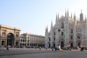 Galleria Vittorio Emanuele II arçade and Duomo, Milano.