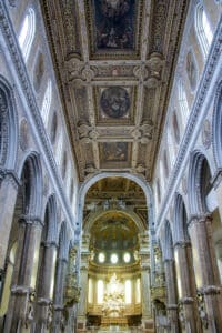 Duomo di San Gennaro, nave and chapel